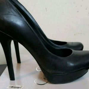 Jessica Simpson high heels